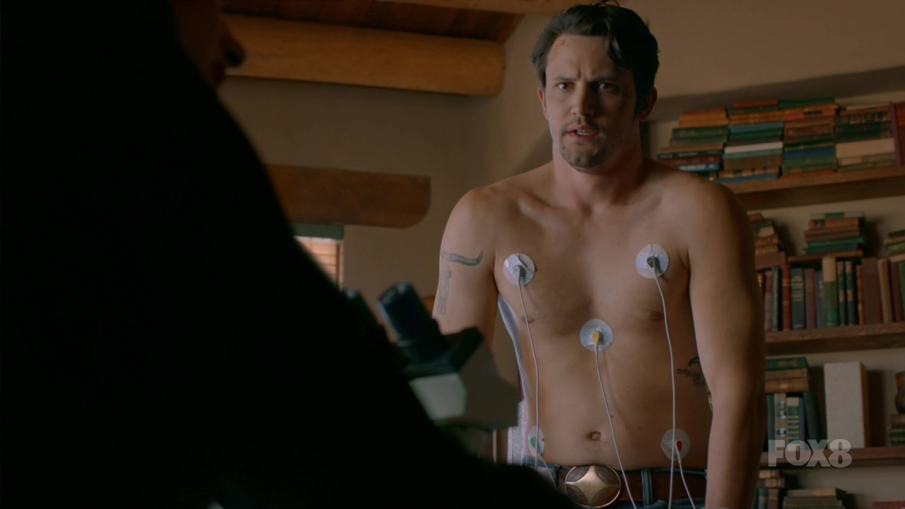 Nathan Parsons shirtless in Roswell, New Mexico 1-03 "Tearin' Up ...