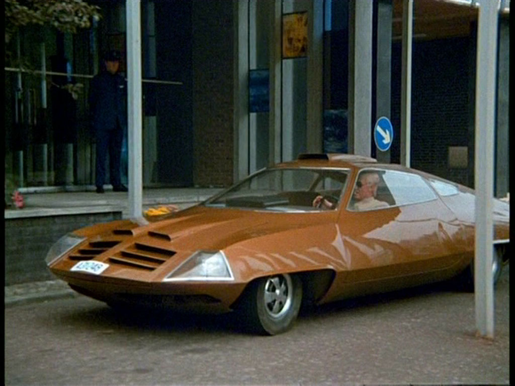 The Petrol Stop: Commander Strakers UFO Car
