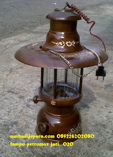 lampu petromax  lampu petroax jati.lampu antik dari kayu jati,250 rb.lampu antik.lampu unik.lampu mewah.lampu klasil.