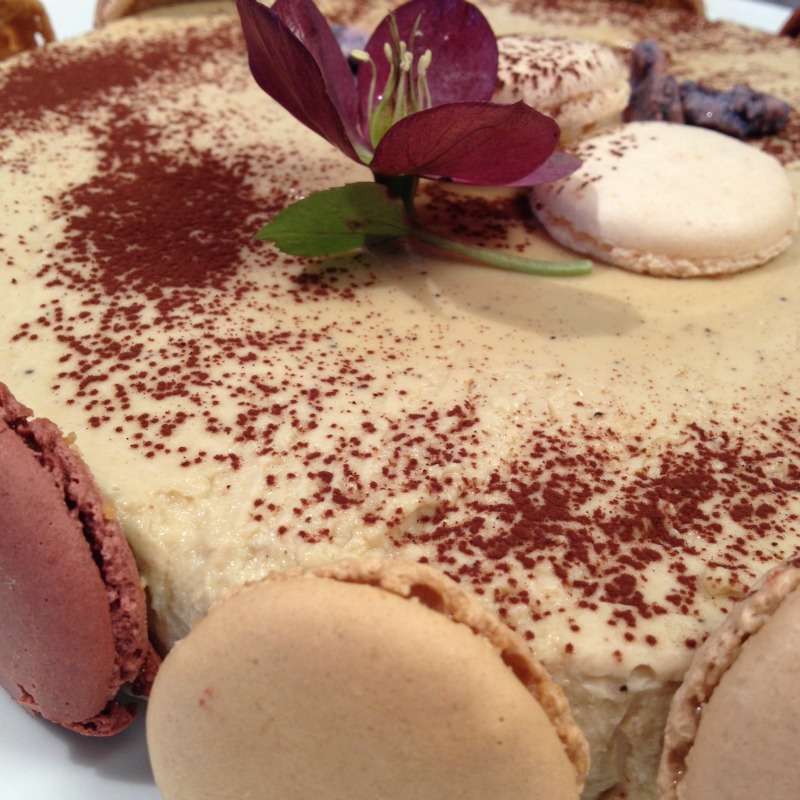 La cuisine & Claudine Charlotte au café, sauce chocolat