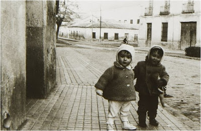 Dos pequeñas vecinas de Leganés en la Avda. de Fuenlabrada Fotografías-de-Leganés.-Abuelohara.