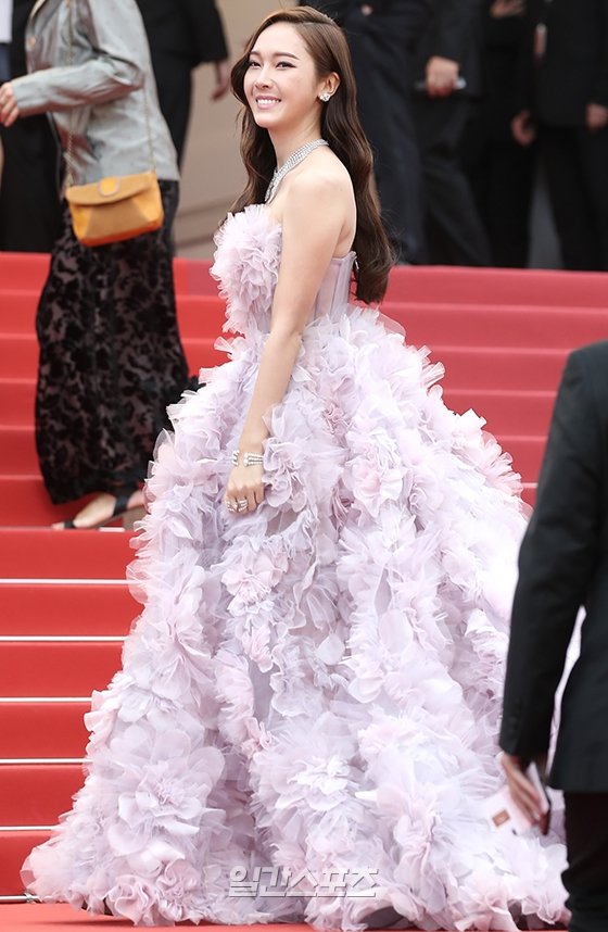 Jessica Stuns On The Cannes Red