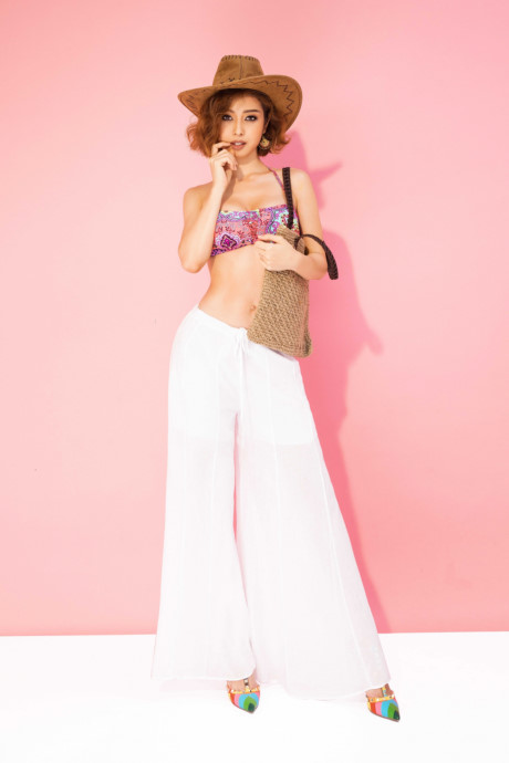 Jennifer Pham khoe than hinh 'gai hai con' sexy hiem thay - Anh 3