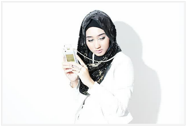 Aneka Model Hijab  Modern Untuk Traveling