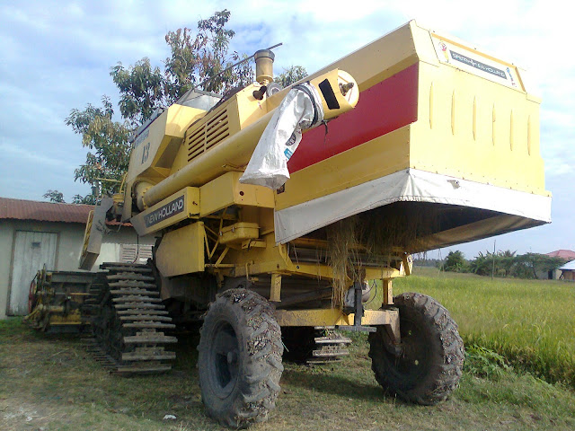 Tanah Utara: warna warni mesin padi..................................