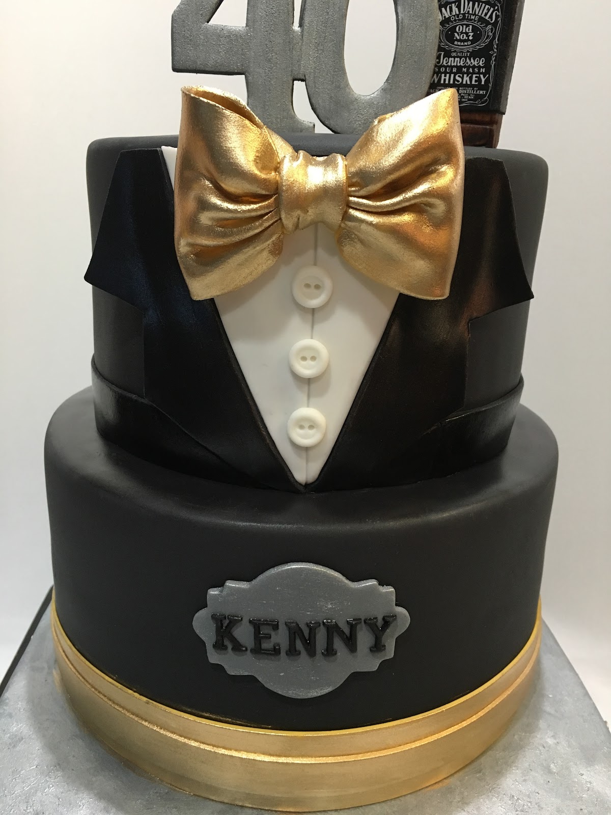 MyMoniCakes: Silver and Gold Gentleman / Tuxedo cake