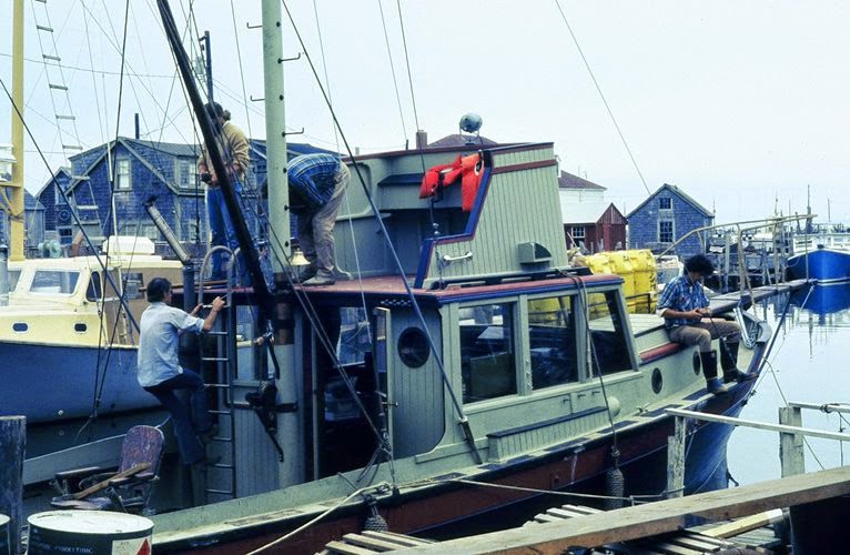Amazing behind the scenes photos from the making of the film  Jaws   1975 - 23