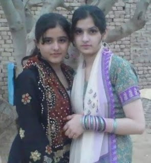 Cute Pakistani College Girls Picture Gellery3