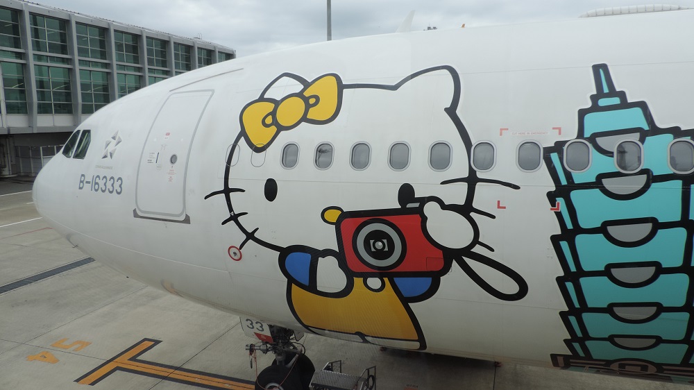 Review: EVA Air Premium Laurel Class Hello Kitty Jet, Taipei Fukuoka