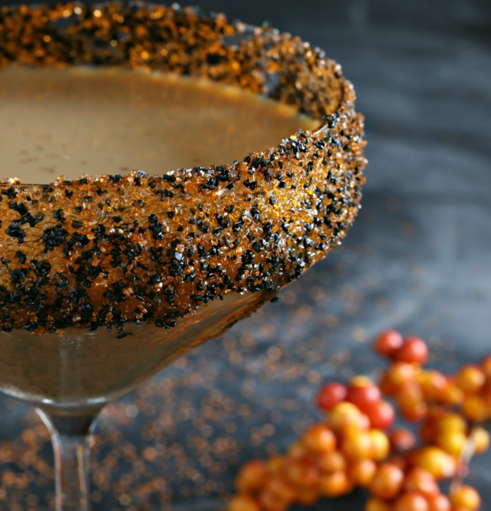 Bourbon cocktail flavored with pumpkin, chocolate and cinnamon.