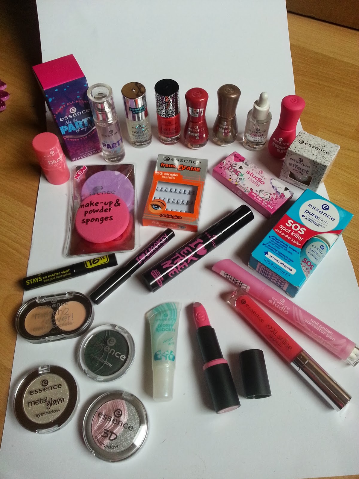 Schminkeckchen: Inhalt meiner beiden Beauty Adventskalender (Douglas 