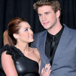  Liam Hemsworth dirigirá filme financiado por Miley Cyrus  