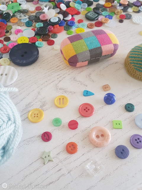 Felted Button Bracelet -- tutorial including quick and simple crochet, felting, buttons and color!