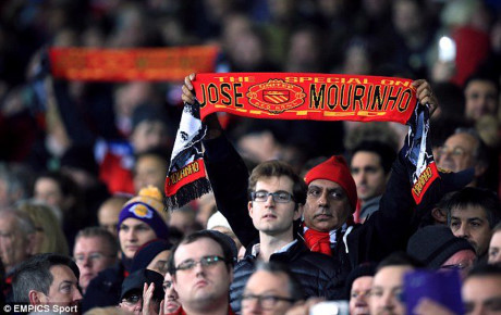 Chum hinh anh HLV Jose Mourinho toi M.U ky hop dong - Anh 9