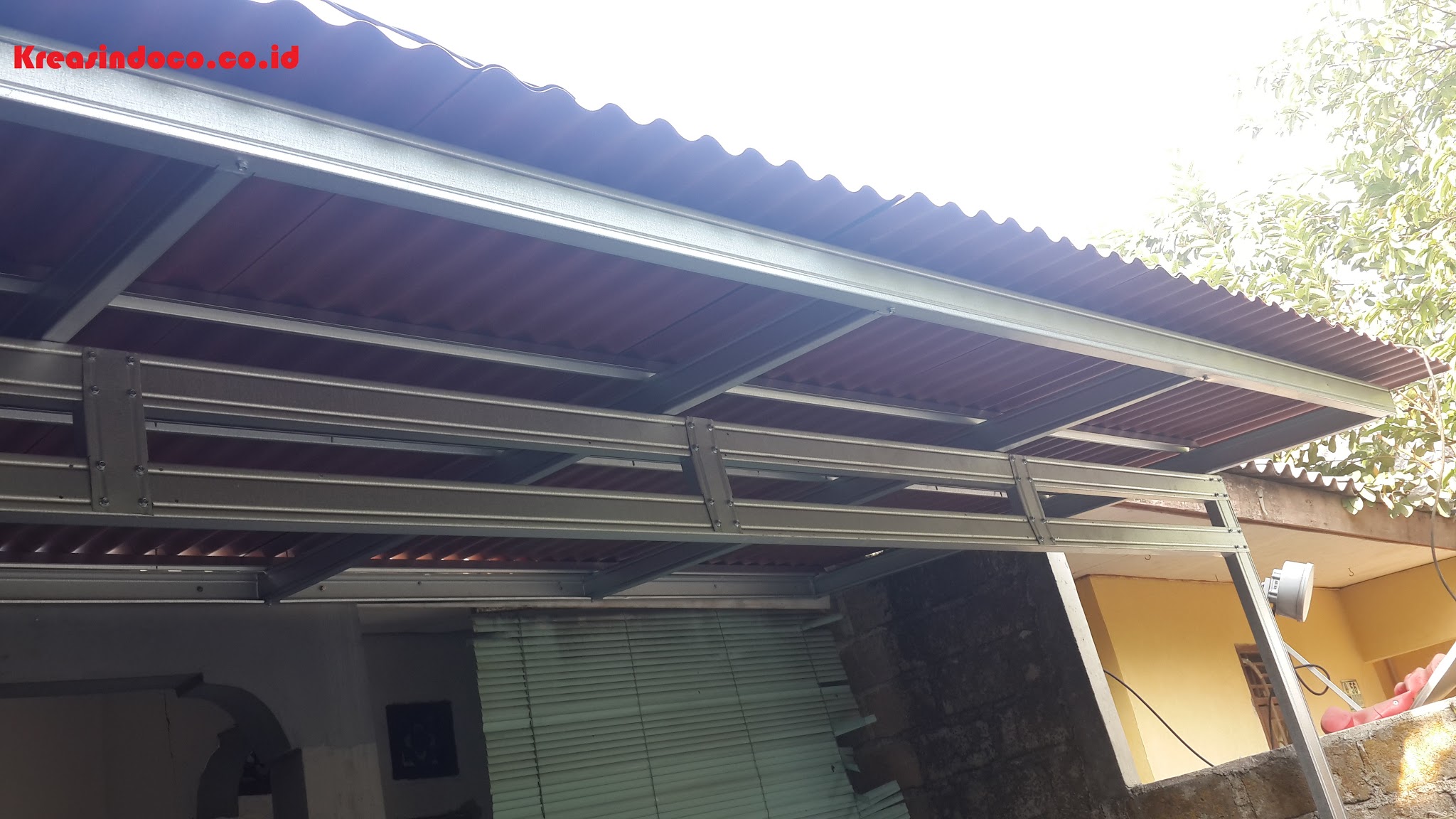 Pemasangan Canopy Baja Ringan Atap Gogreen di Citayam