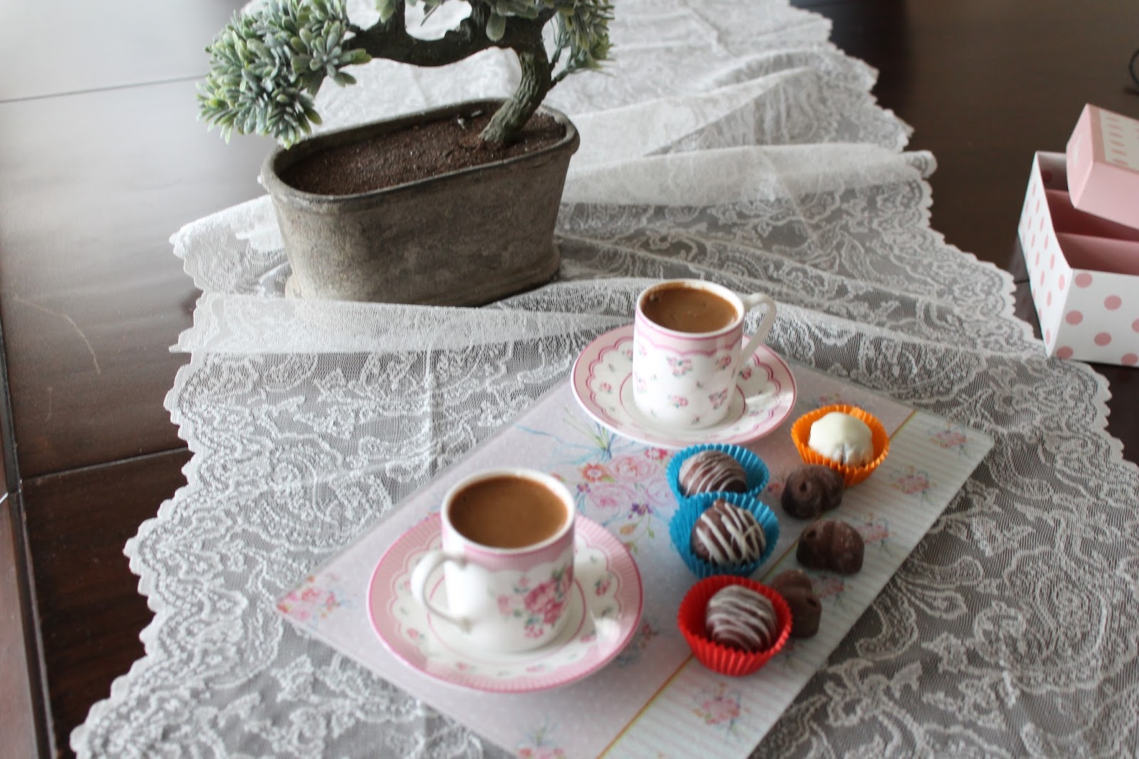 Turta Kokulu Ev El Yapımı Çikolata ile Kahve Keyfi