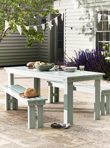 A Shabby Chic Garden With Cox Cox Sleek Chic