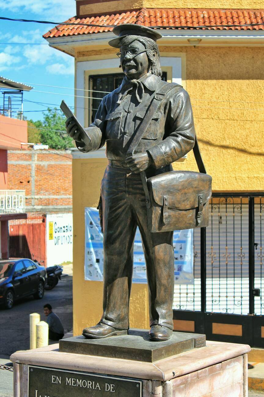 Jaime Ramos Méndez Estatua de Jaime Ramos Méndez Estatua de