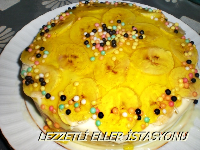 LEZZETLİ ELLER İSTASYONU MUZLU JÖLELİ PASTA