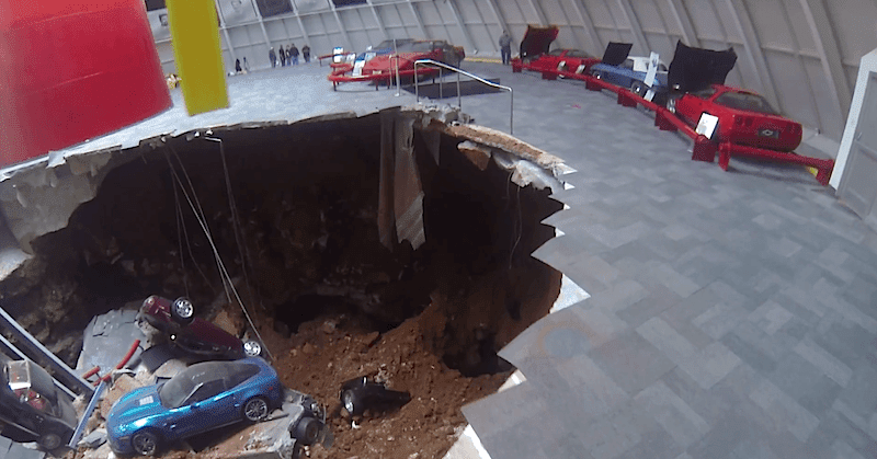 National Corvette Museum >> コルベット博物館の床が崩落!貴重な展示車両8台が落下|Idea Web Tools | 自動車とテクノロジーのニュースブログ National Corvette Museum >> コルベット博物館の床が崩落!貴重な展示車両8台が落下|Idea Web Tools | 自動車とテクノロジーのニュースブログ