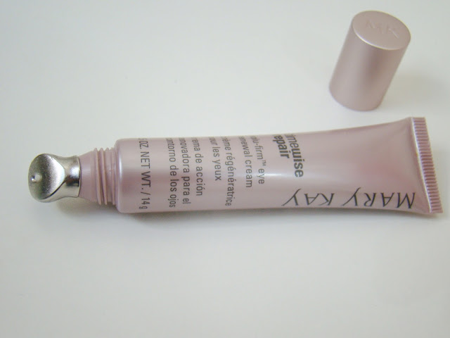 Creme para área dos olhos Volu-Firm Time Wise Repair, da Mary Kay