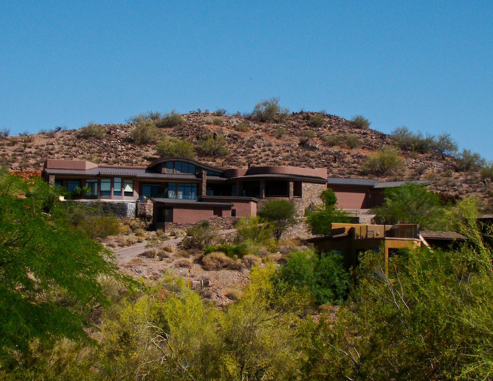 Scottsdale Daily Photo Photo Paradise Valley hillside home.