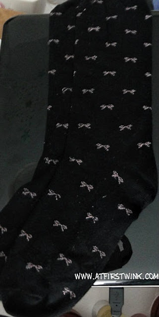 Can Do Japan black knee socks with cute, metallic pink ribbon pattern 
