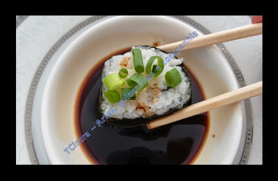 comida japonesa; sushi; frutos do mar; molho shoyo
