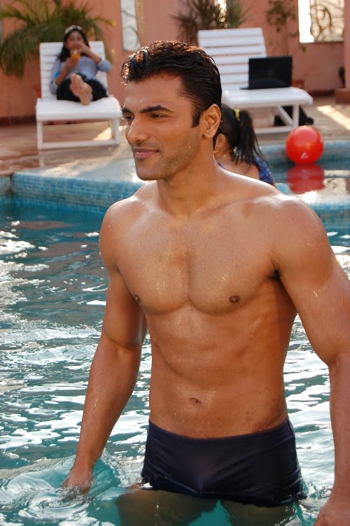 Shirtless Bollywood Men: Anand Suryavanshi.