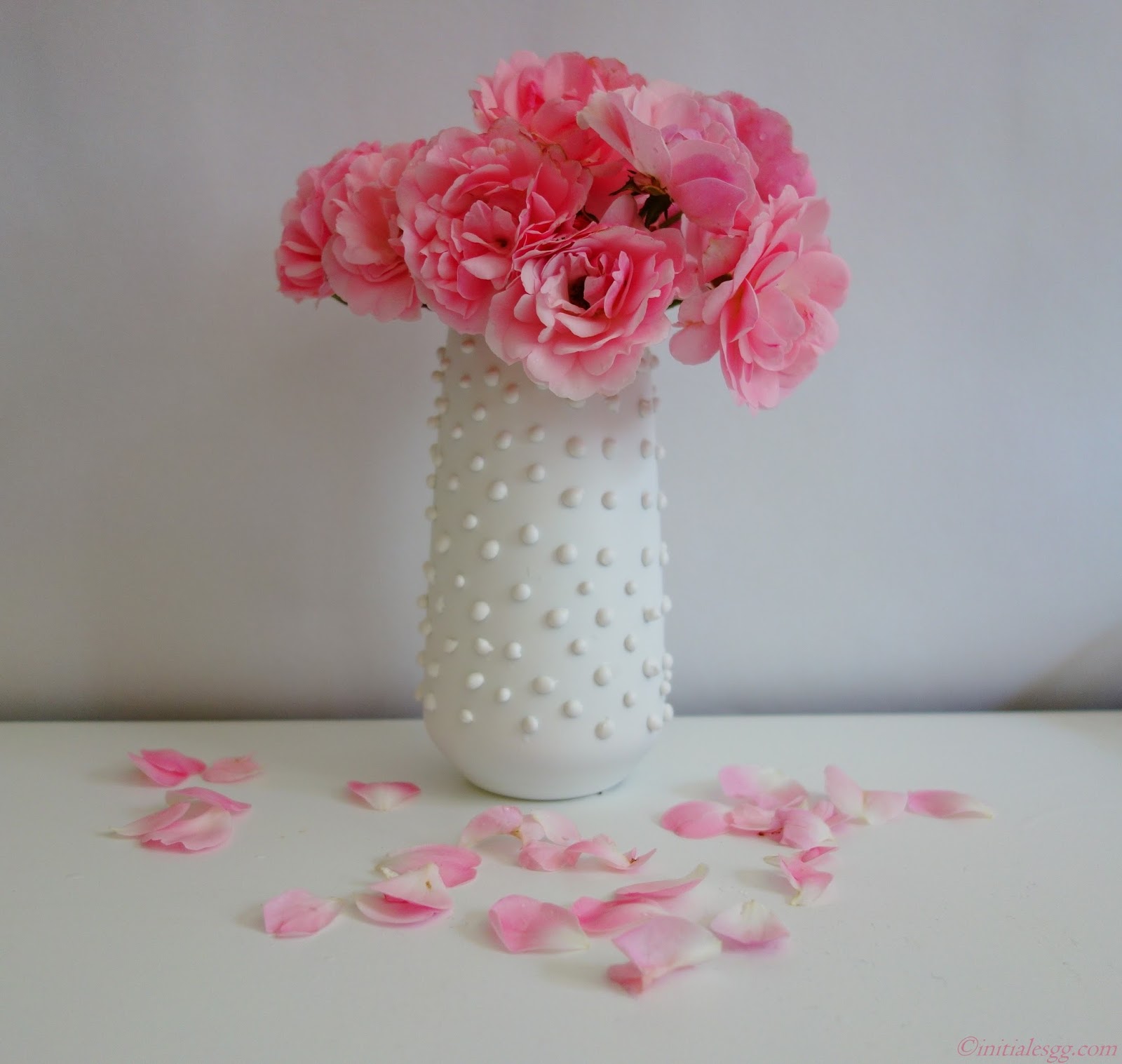Diy Test Un Vase Relooke Avec Un Pistolet A Colle Initiales Gg