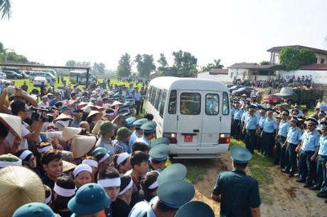 Dam le dua phi cong Tran Quang Khai ve voi dat me que huong - Anh 5