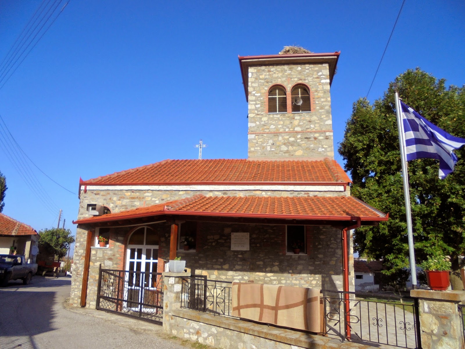 ο ναός της Κοίμησης της Θεοτόκου στο Λιμνοχώρι της Φλώρινας