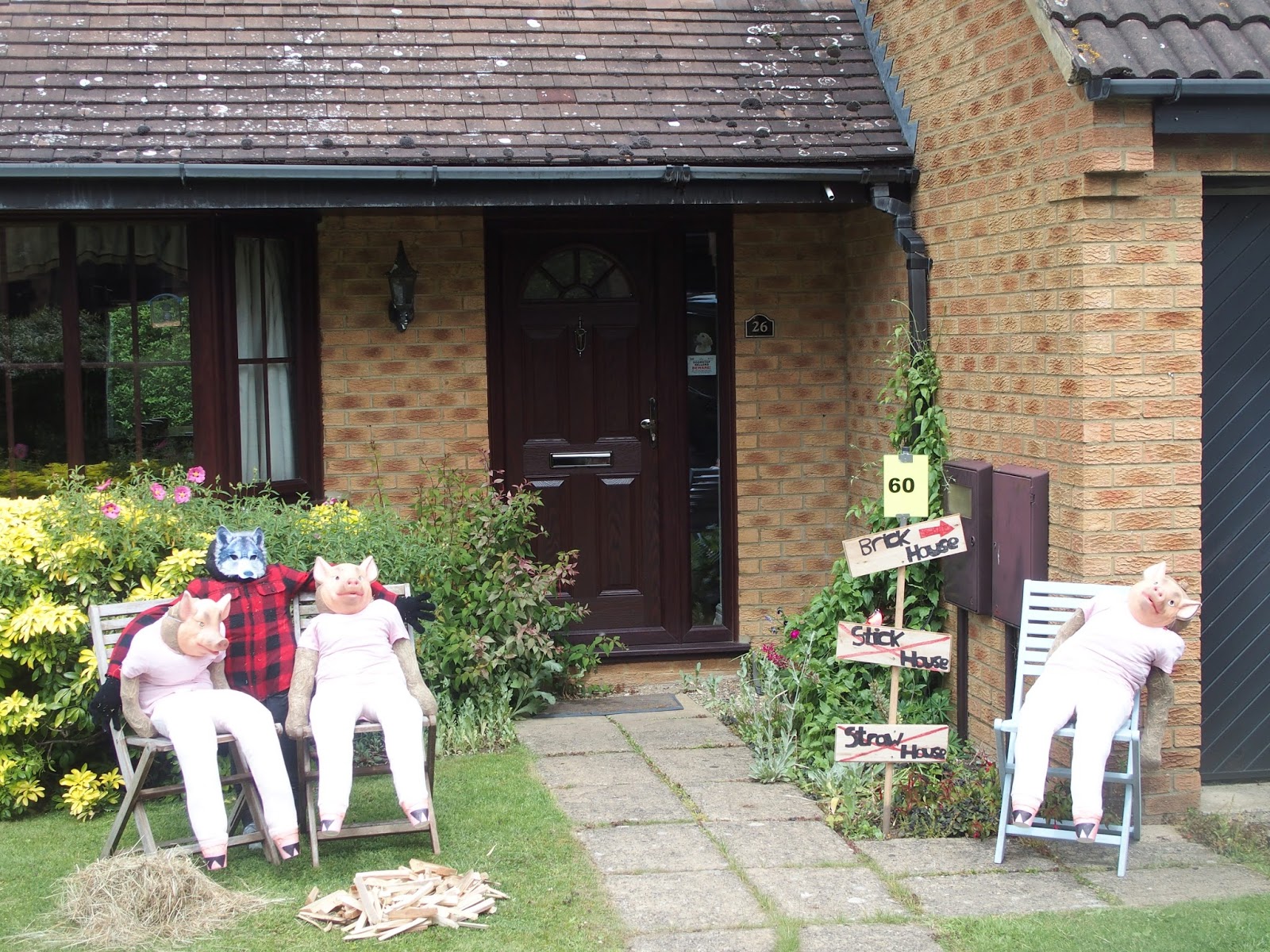 Loughton Scarecrow Trail 2017 Some of the Scarecrows you can visit on the Equestrian Centre Trail