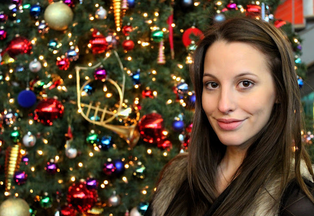 Holly Loves Paul Rockin Around The Christmas Tree