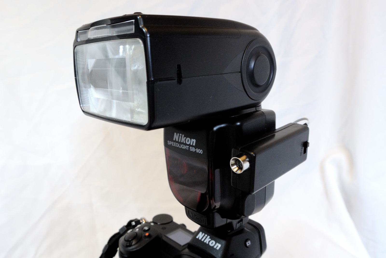 Adapting Camera External auto focus assist light for mirrorless