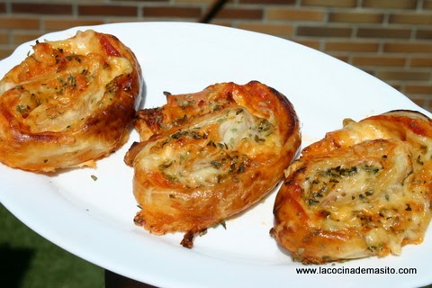 Rulos-de-hojaldre-y-jamon-y-queso