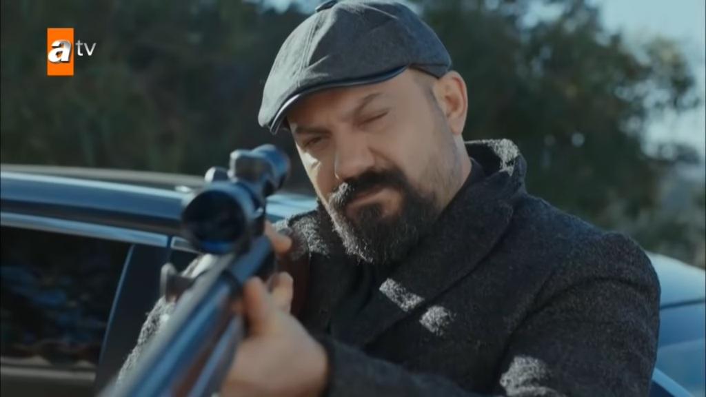 Łzy Cennet odcinek 57: Kaya mierzy do Mahira z broni! Arzu postanawia uciec wraz z rodziną! [Streszczenie + Zdjęcia]