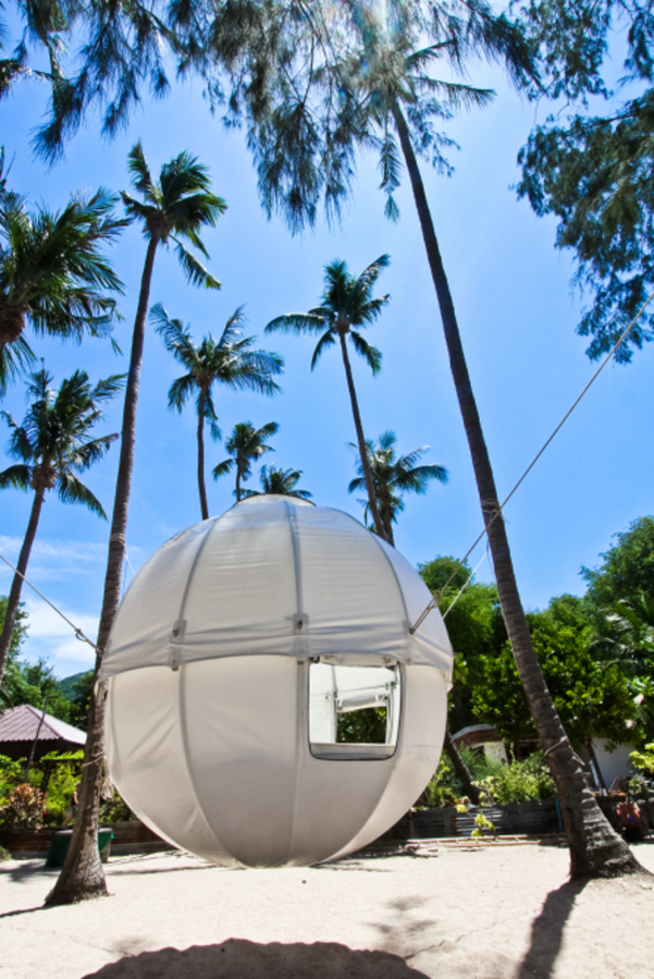 Original and lightweight structures for camping comfortably