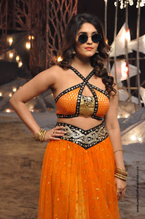 surbhi in oka kshanam 5