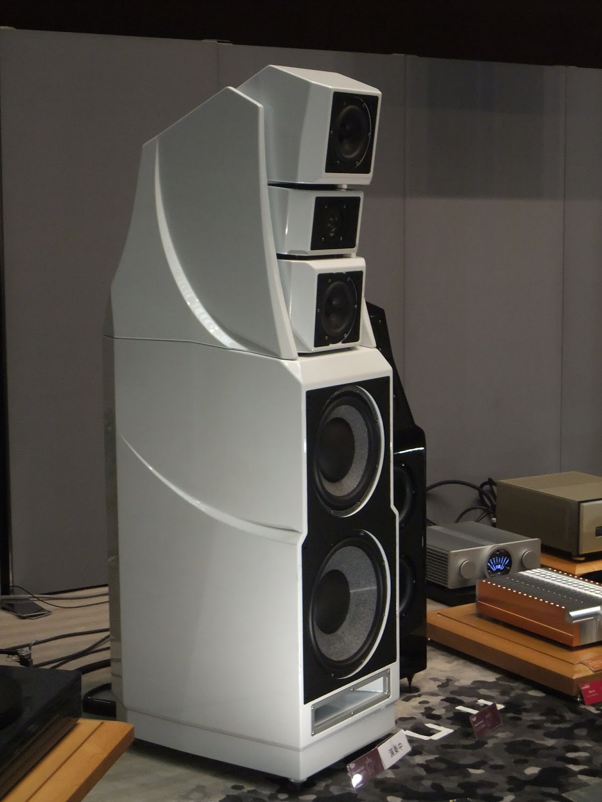 Sis Audio Blog 特価情報 Wilson Audio Alexandria Xlf 展示品を超特価にて販売中です