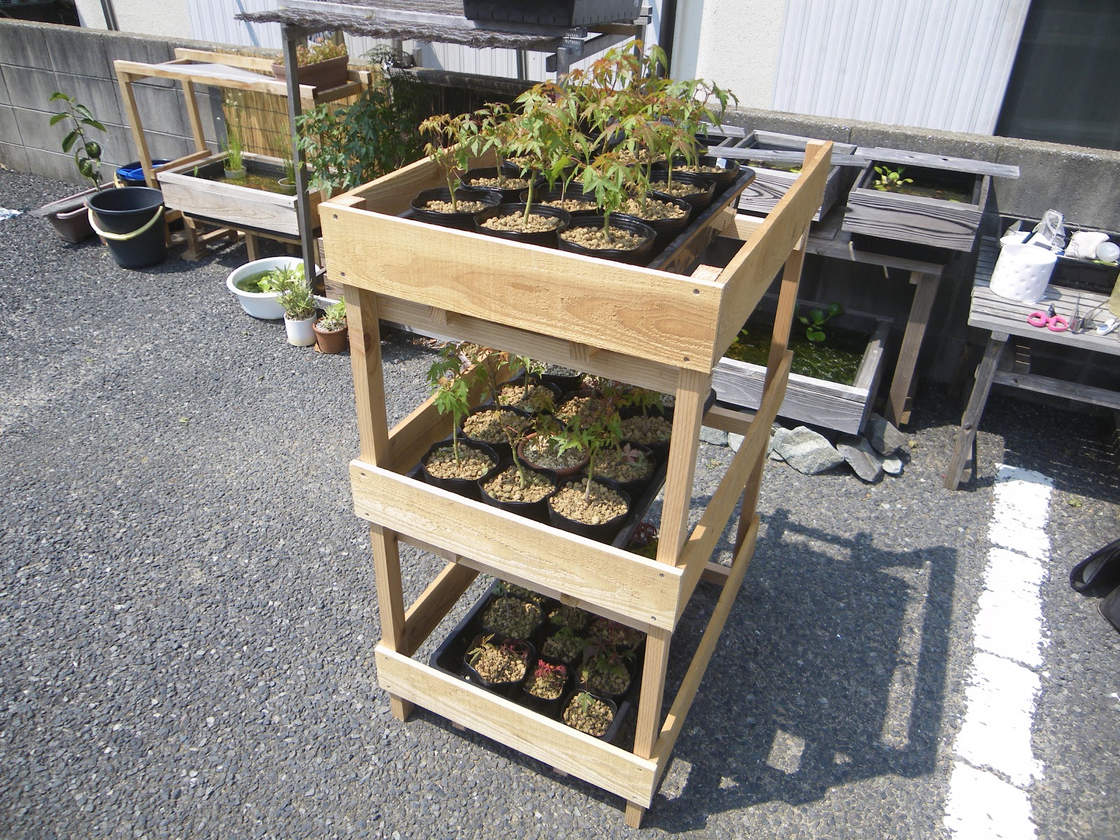 盆栽や鉢植えの日差し対策で、日よけを設置できる棚の製作メダカの大工