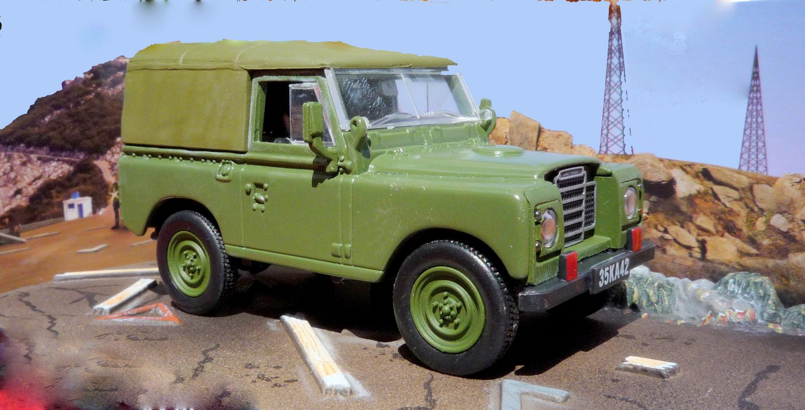 JAMES BOND CAR Collection - #67: LAND ROVER LIGHTWEIGHT - (living