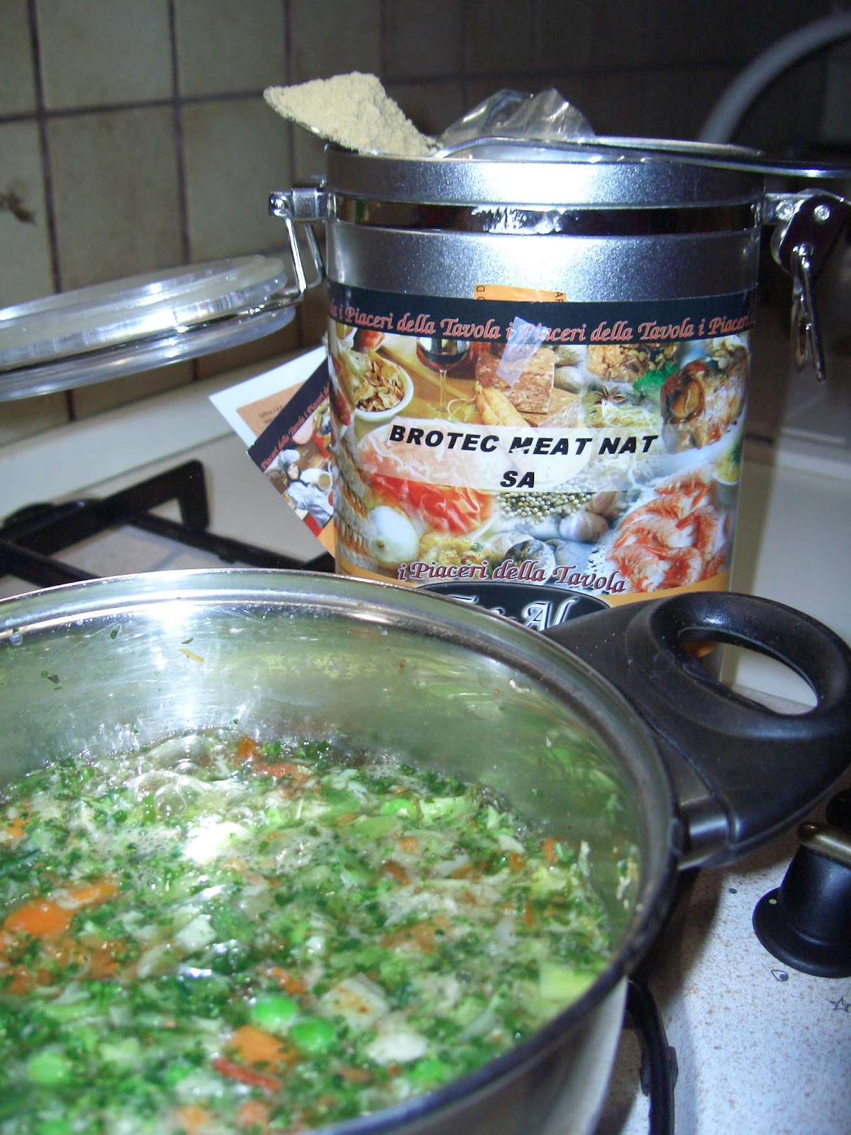 minestrone  passato di verdure con dado tec al