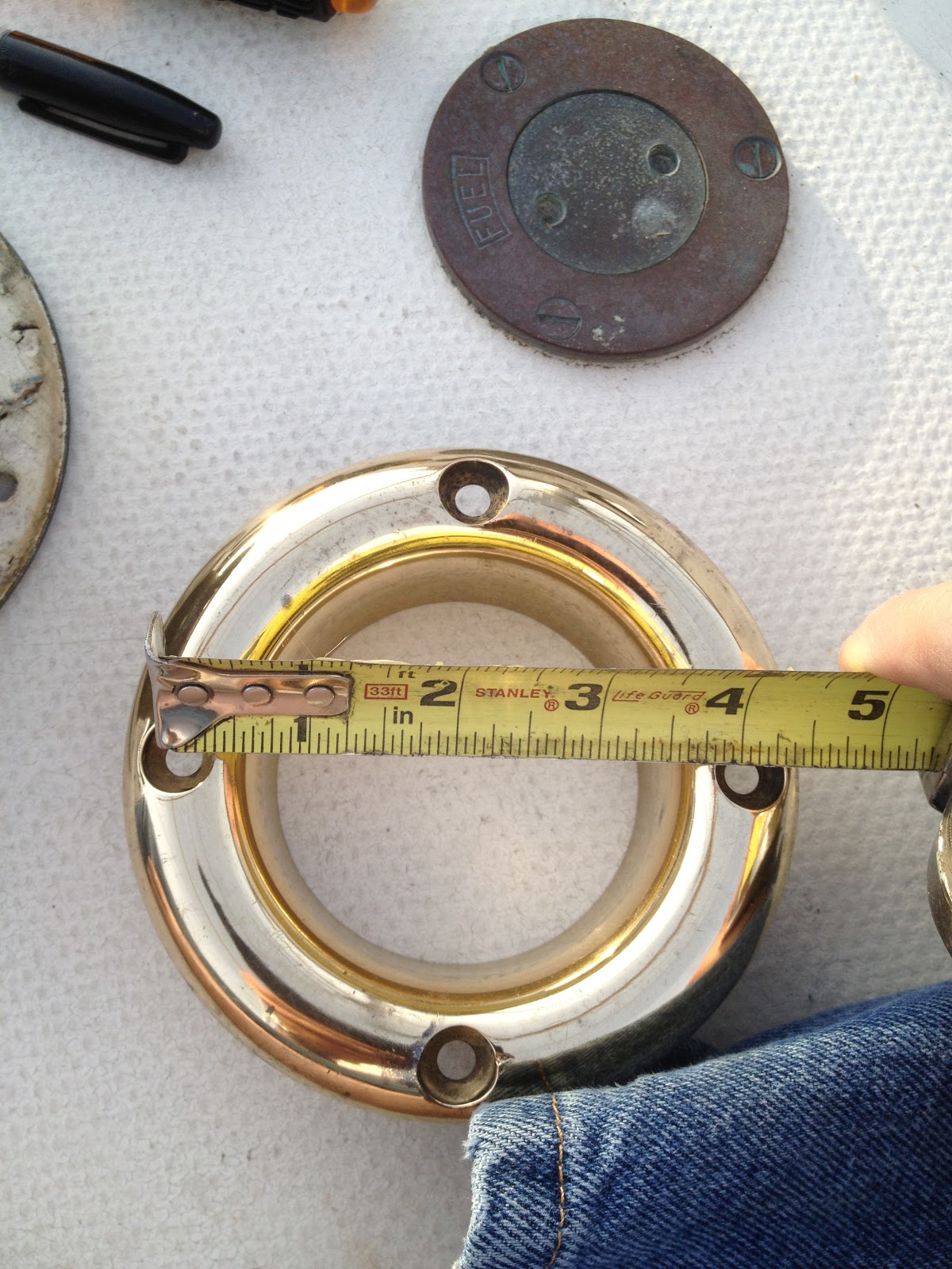 sv/Nellie Jo Hawse hole, Hawse pipe or the shiny bronze thingy