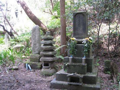 薩摩屋敷焼討事件戦没者の墓