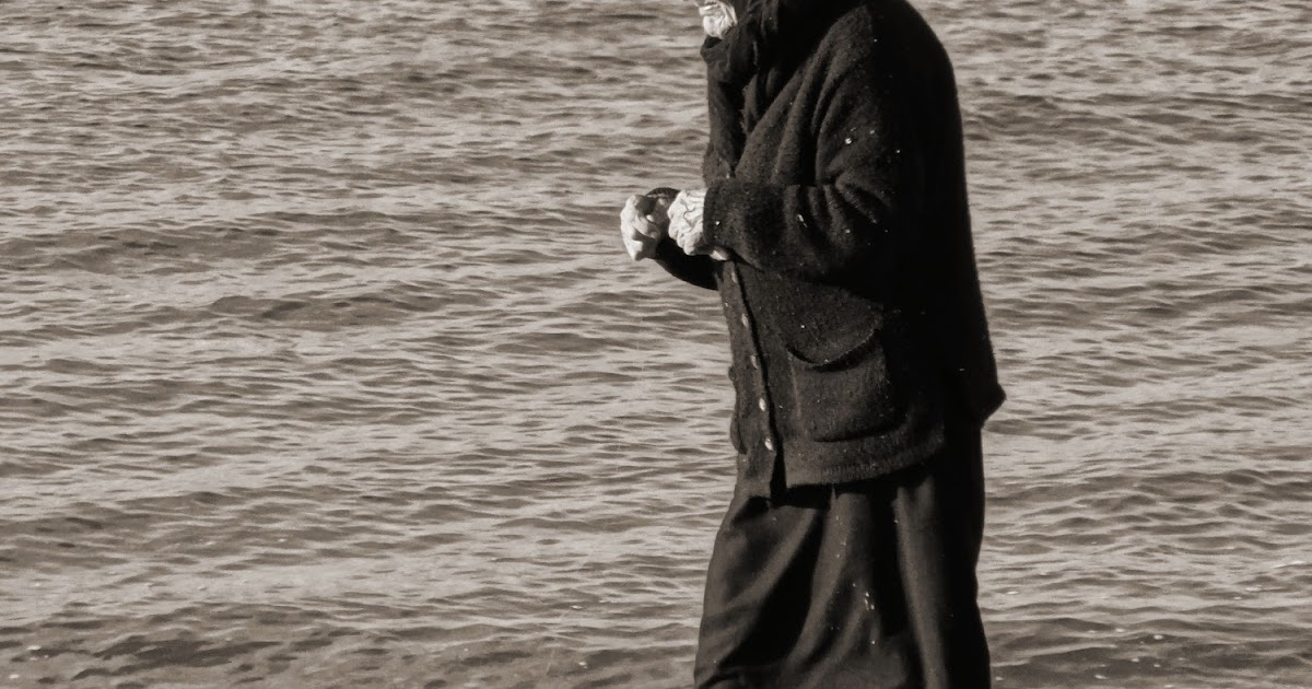 La Vieille Dame Qui Marchait Dans La Mer The estetic of senses!: La vieille dame qui marchait dans la mer.
