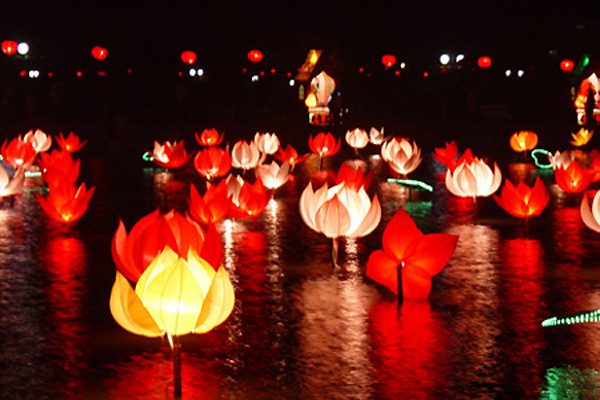 Những hình ảnh đẹp cảm động ngày Lễ Vu Lan báo hiếu