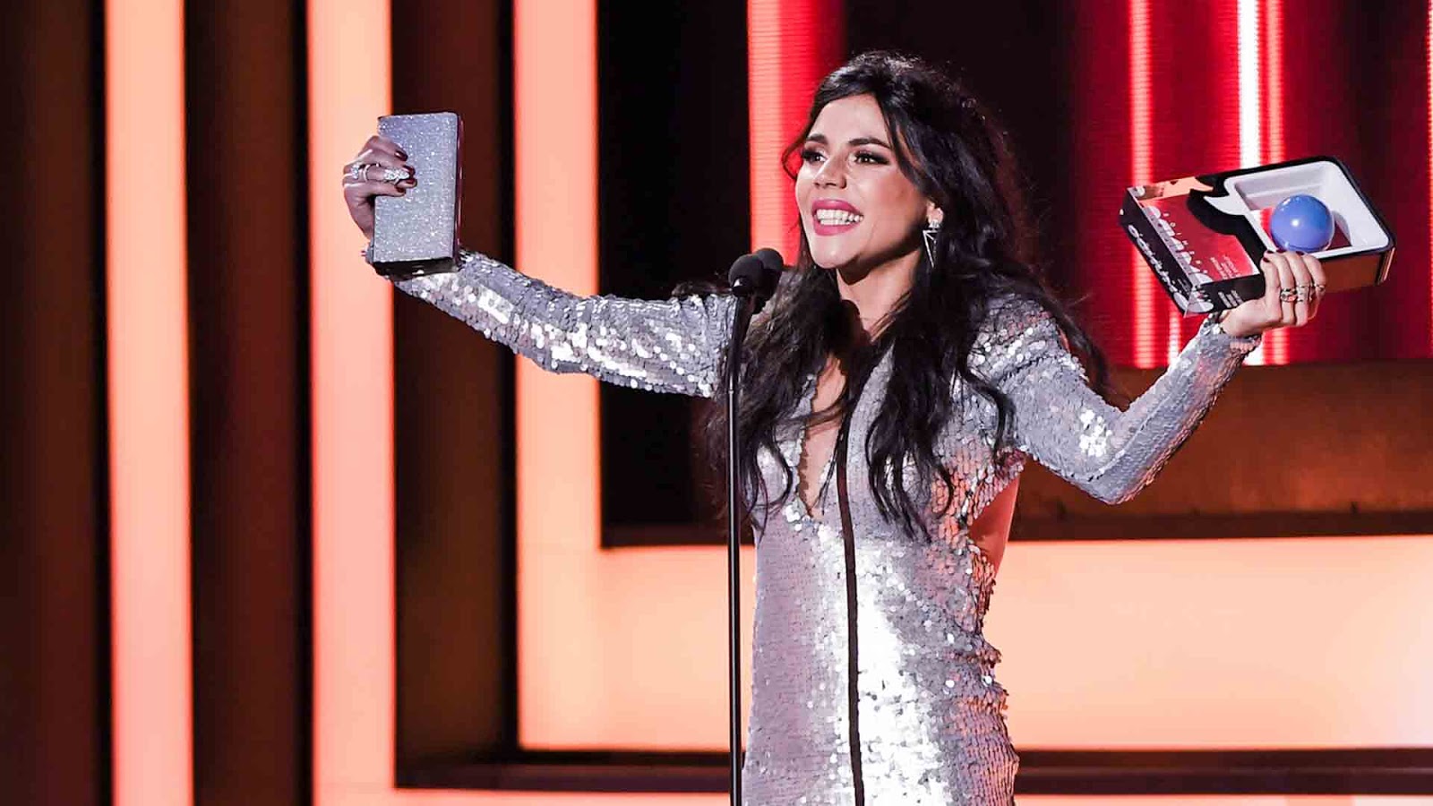 Carolina Gaitán en los premios Tu Mundo...