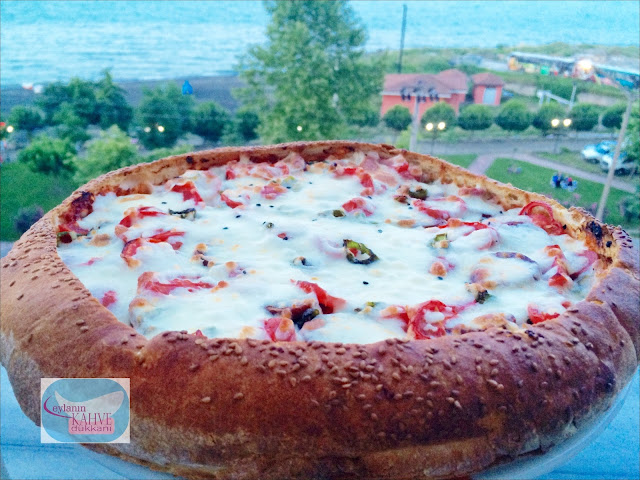 pratik pide pizza tarifi, pideden pizza yapımı, pide ile pizza yapımı