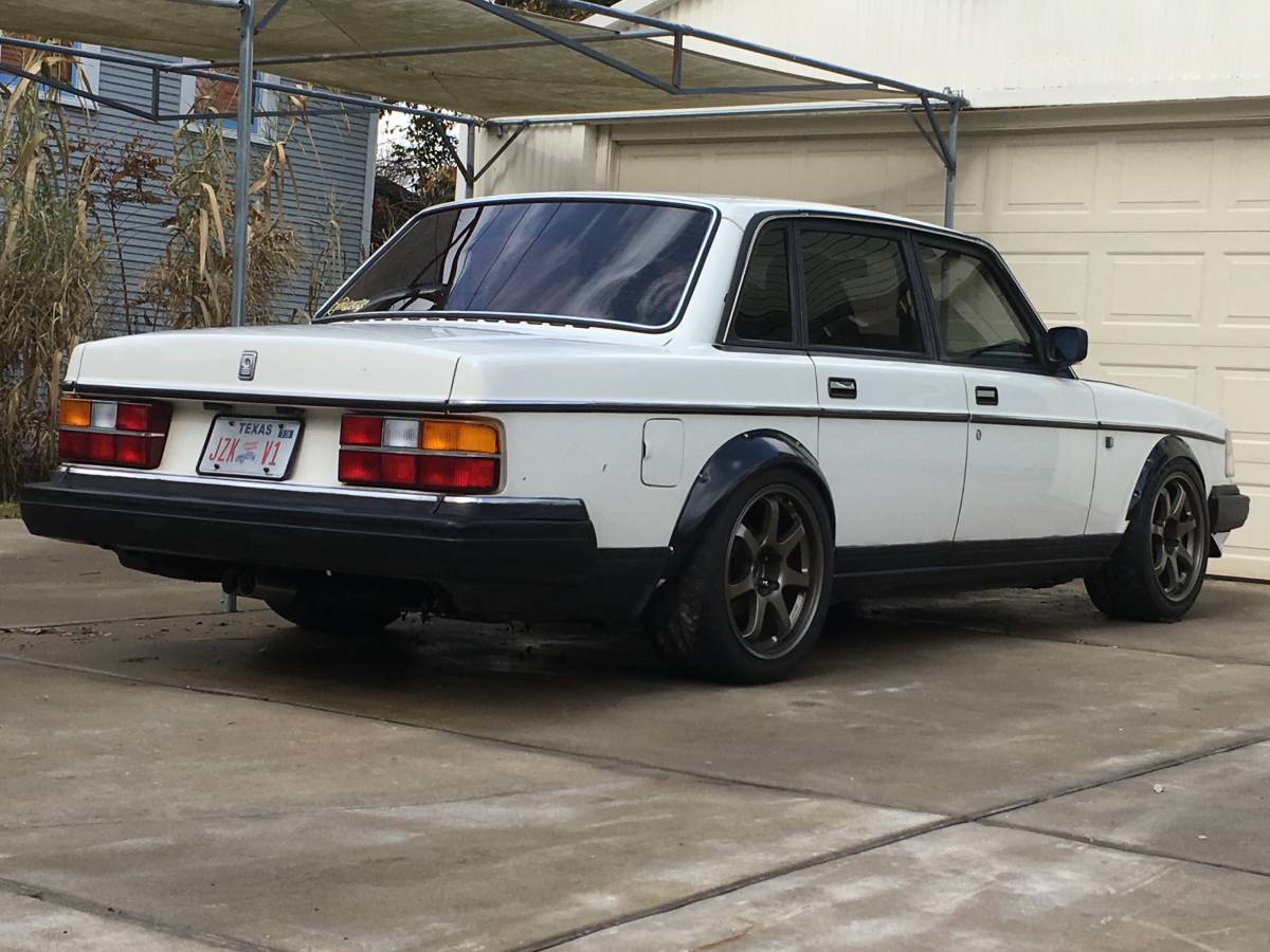 Daily Turismo Sleeper 1989 Volvo 240 V8